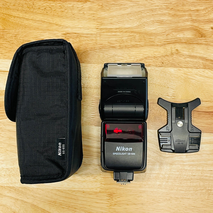 USED Nikon SB-600 Speedlight Flash {Bounce, Zoom}