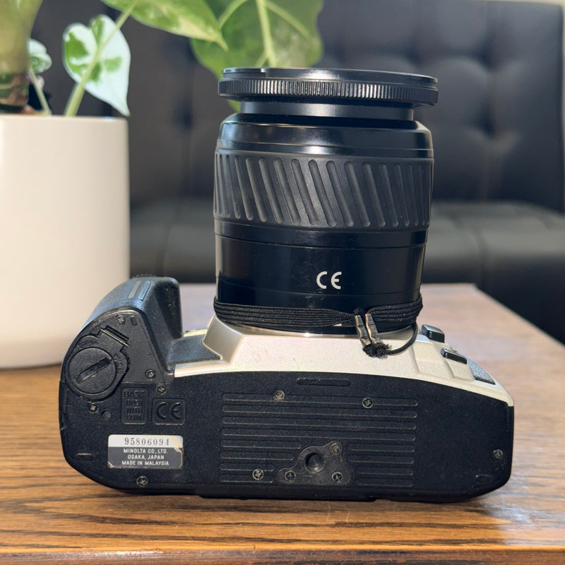 Minolta Maxxum XTsi 35mm Film Camera with Minolta AF 28–80mm f/3.5–5.6 Zoom Lens