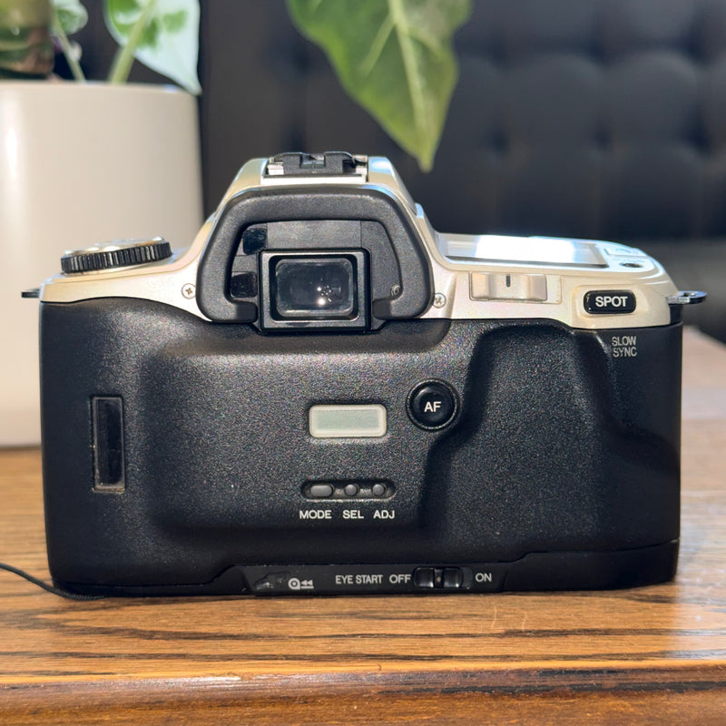 Minolta Maxxum XTsi 35mm Film Camera with Minolta AF 28–80mm f/3.5–5.6 Zoom Lens