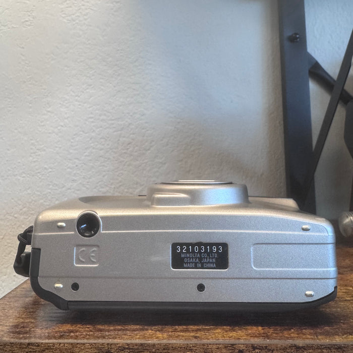Minolta Riva Zoom 90 Date (35 mm point-&-shoot with 38-90 mm zoom)