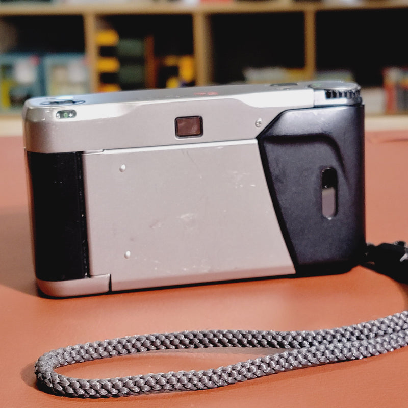 Contax T2 - 38mm f/2.8 - Point and Shoot with leather carry case