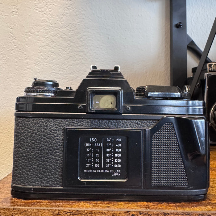 Minolta X-700 + Vivitar 28-85mm 1:35-4.5 Macro Focusing Zoom