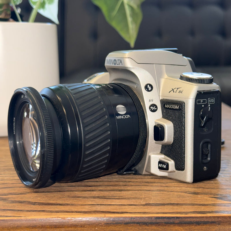 Minolta Maxxum XTsi 35mm Film Camera with Minolta AF 28–80mm f/3.5–5.6 Zoom Lens