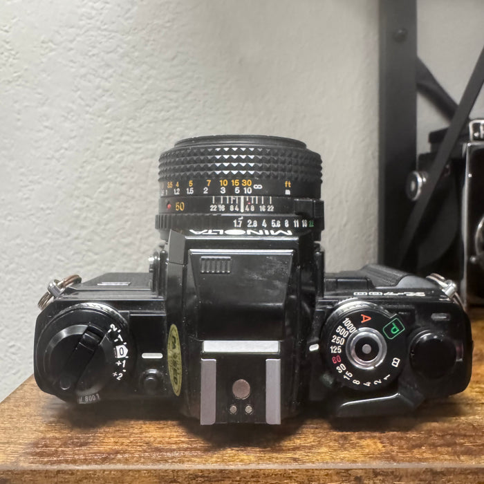 Minolta X-700 + 50mm 1:1.7
