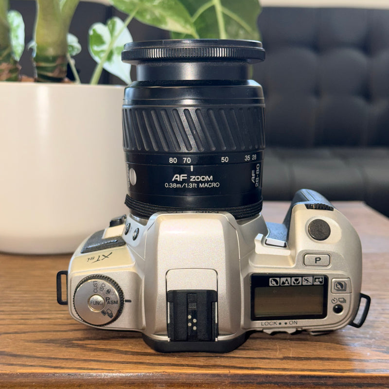 Minolta Maxxum XTsi 35mm Film Camera with Minolta AF 28–80mm f/3.5–5.6 Zoom Lens