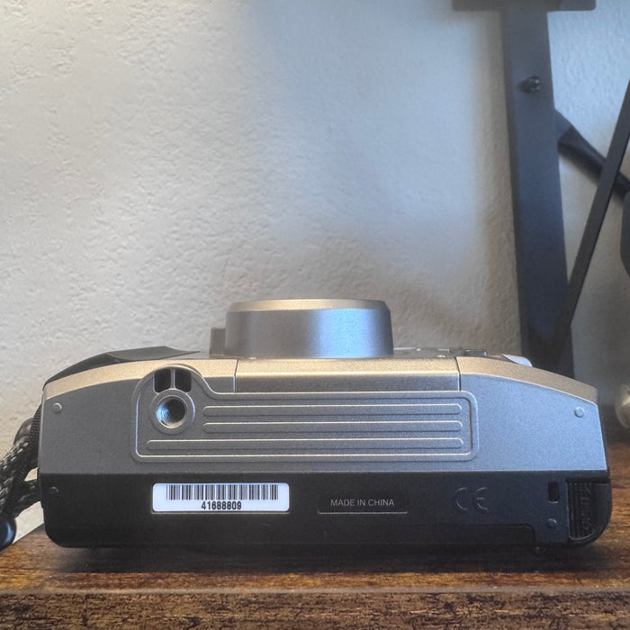 Olympus Superzoom 90 — 35 mm Point & Shoot Film Camera (38‑90 mm Zoom, Auto‑AF, Built‑in Flash)