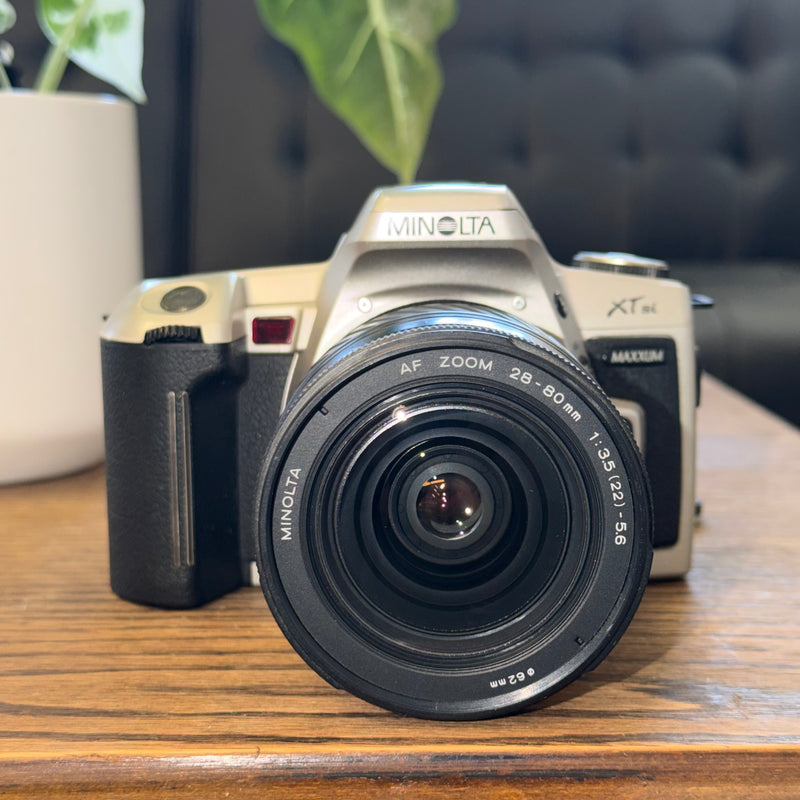 Minolta Maxxum XTsi 35mm Film Camera with Minolta AF 28–80mm f/3.5–5.6 Zoom Lens