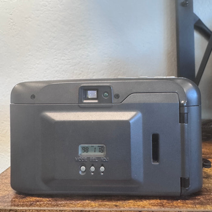 Minolta Riva Zoom 90 Date (35 mm point-&-shoot with 38-90 mm zoom)