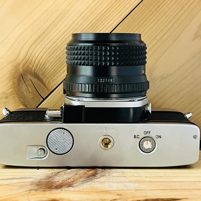 Minolta SRT102 w/ 28mm 2.8 Rokkor Lens