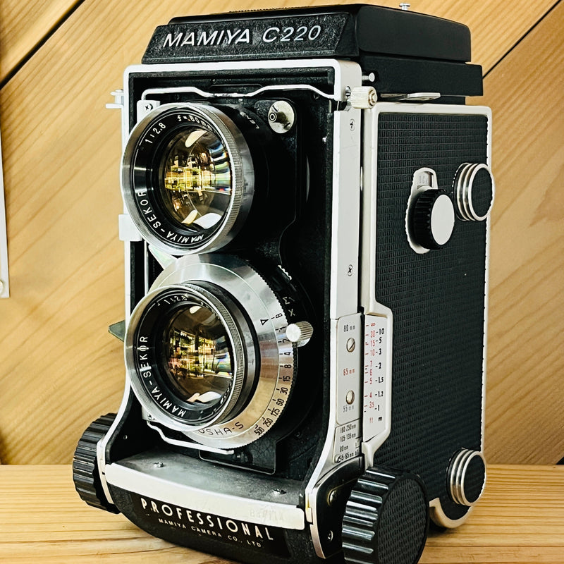 MAMIYA C220 Pro TLR Film Camera with 80mm f/2.8 Mamiya-Sekor Lens