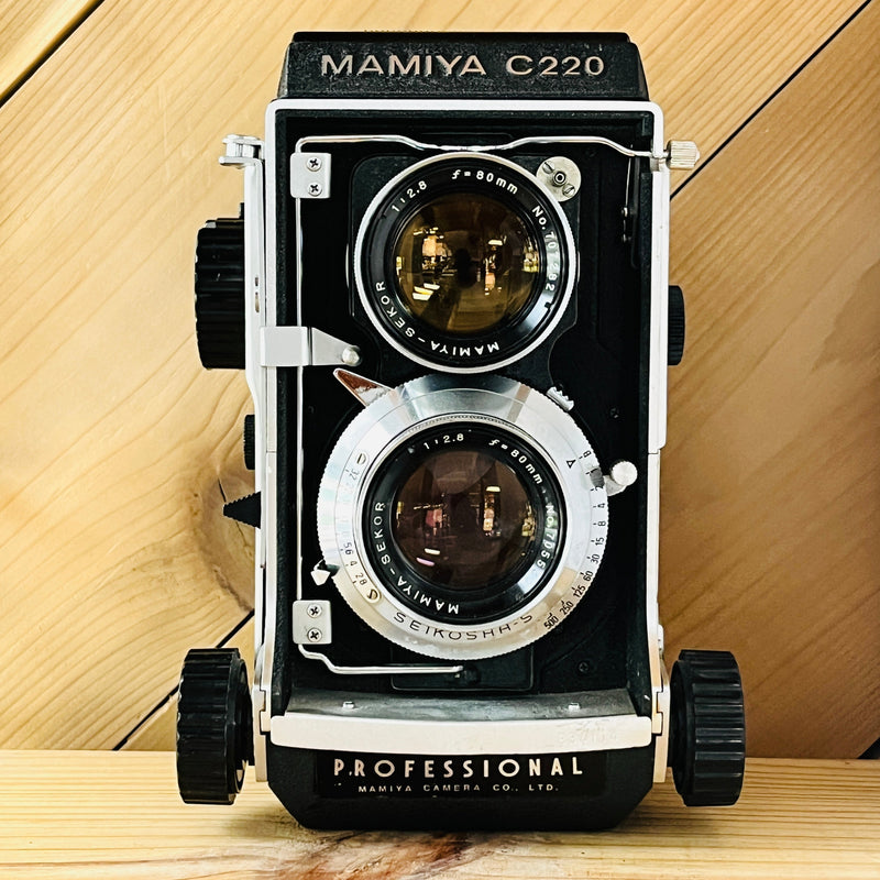 MAMIYA C220 Pro TLR Film Camera with 80mm f/2.8 Mamiya-Sekor Lens