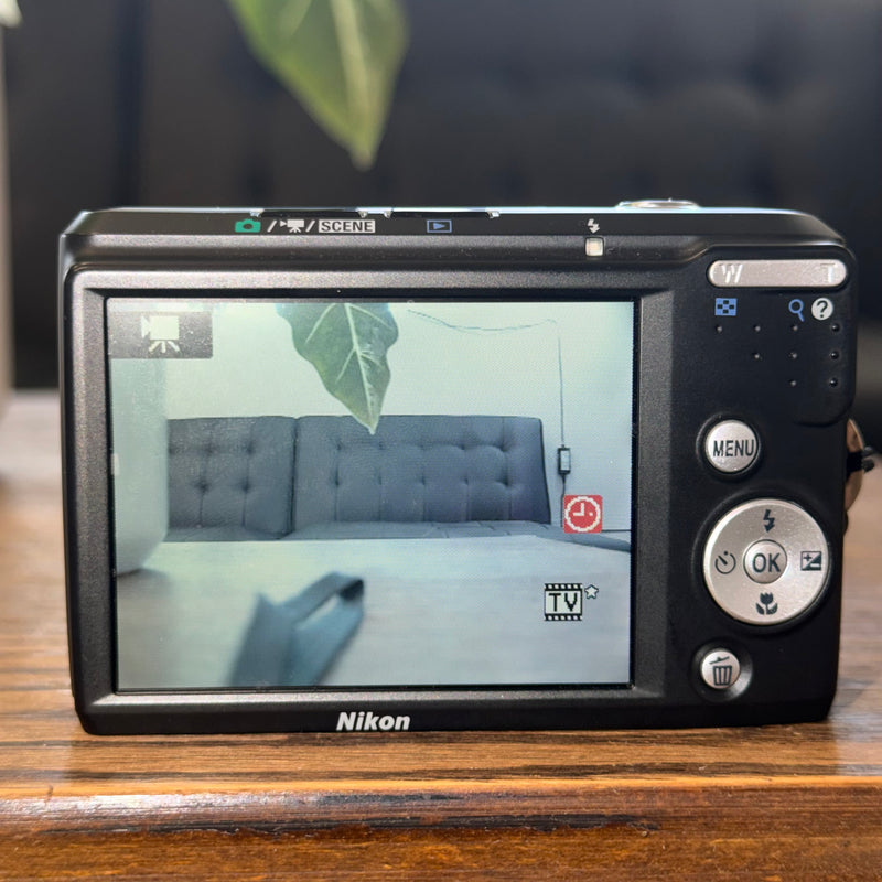Nikon COOLPIX L18 8MP Digital Camera
