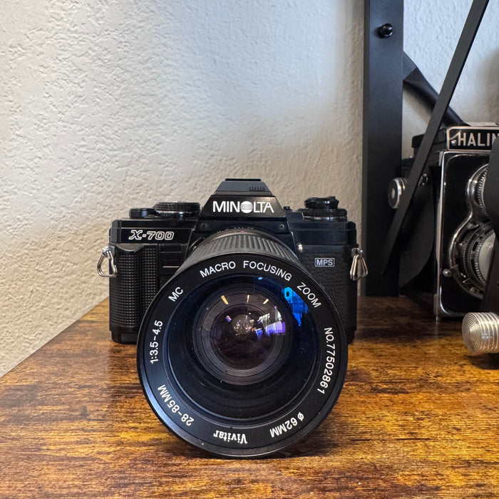 Minolta X-700 + Vivitar 28-85mm 1:35-4.5 Macro Focusing Zoom