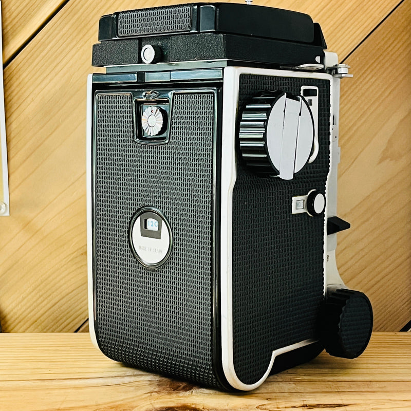 MAMIYA C220 Pro TLR Film Camera with 80mm f/2.8 Mamiya-Sekor Lens