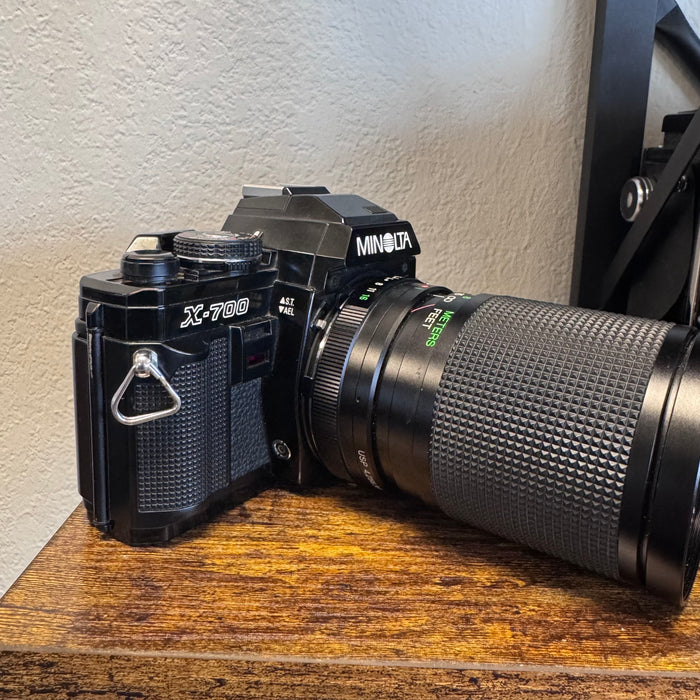 Minolta X-700 + Vivitar 28-85mm 1:35-4.5 Macro Focusing Zoom