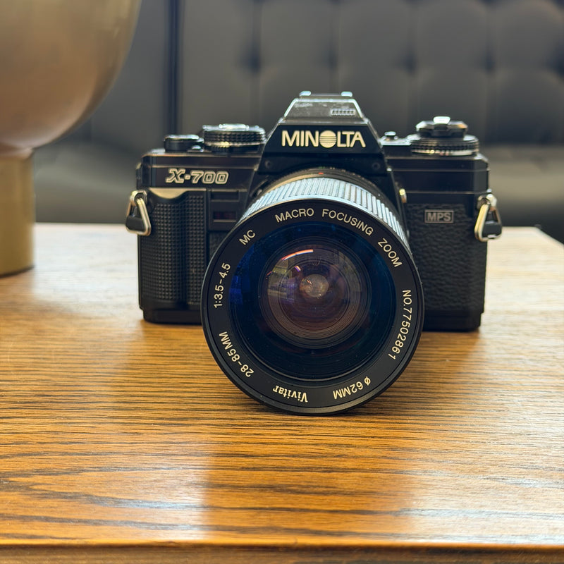 Minolta X-700 + MC Vivitar 28-85MM 1:3.5-4.5