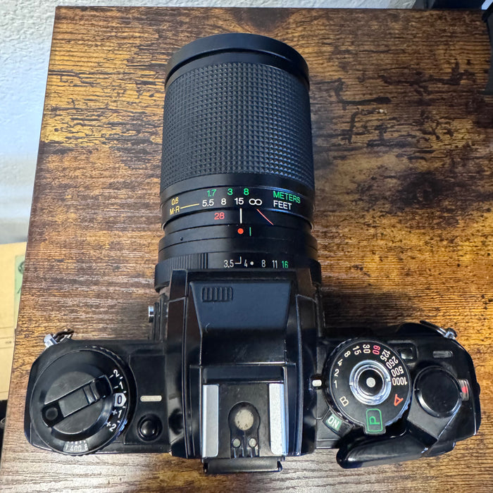 Minolta X-700 + Vivitar 28-85mm 1:35-4.5 Macro Focusing Zoom