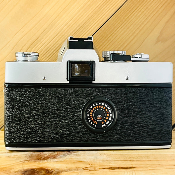 Minolta SRT102 w/ 28mm 2.8 Rokkor Lens