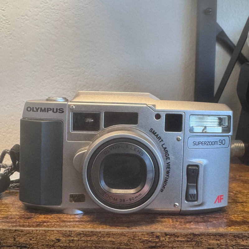Olympus Superzoom 90 — 35 mm Point & Shoot Film Camera (38‑90 mm Zoom, Auto‑AF, Built‑in Flash)