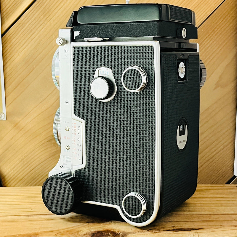 MAMIYA C220 Pro TLR Film Camera with 80mm f/2.8 Mamiya-Sekor Lens