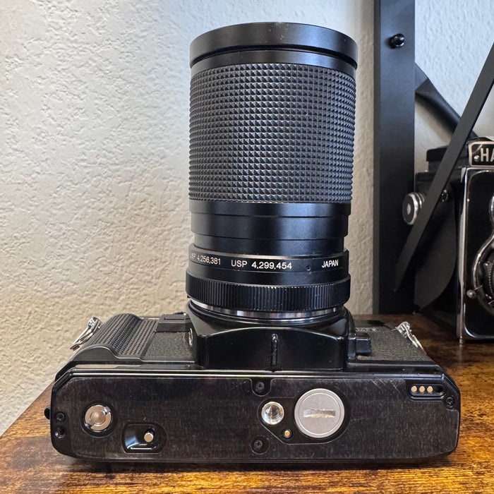 Minolta X-700 + Vivitar 28-85mm 1:35-4.5 Macro Focusing Zoom