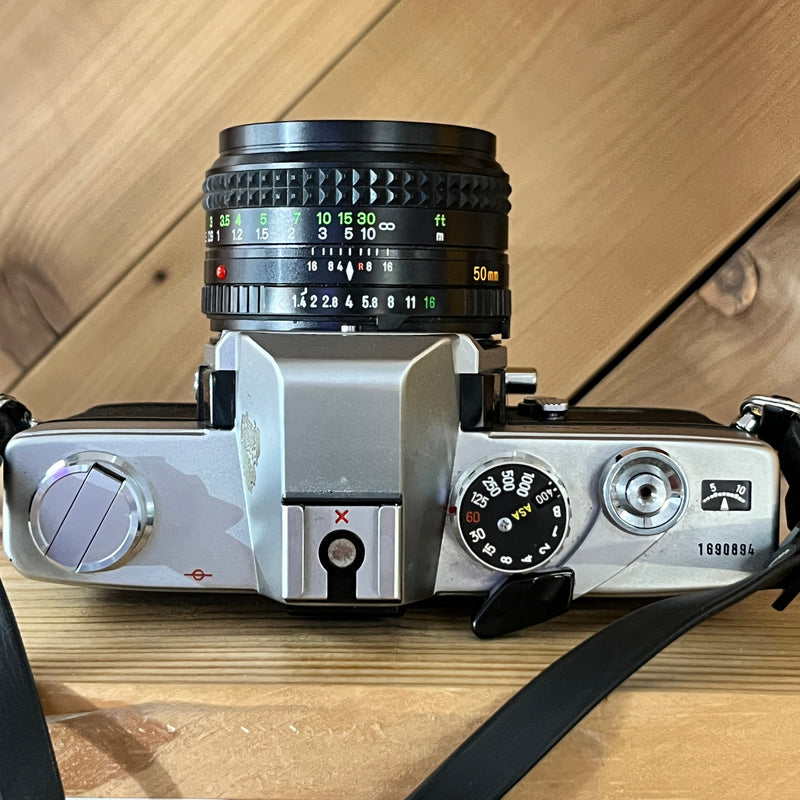 Minolta SRT201 SLR w/ MD 50mm 1.4
