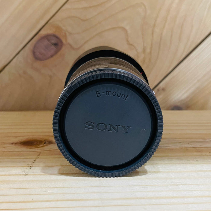 Sony E 18-55mm f/3.5-5.6 OSS Lens (Silver) USED