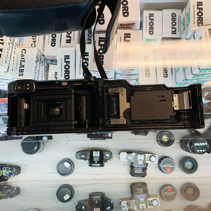 Minolta Freedom Zoom 105 EX Date Point and Shoot Camera with Case