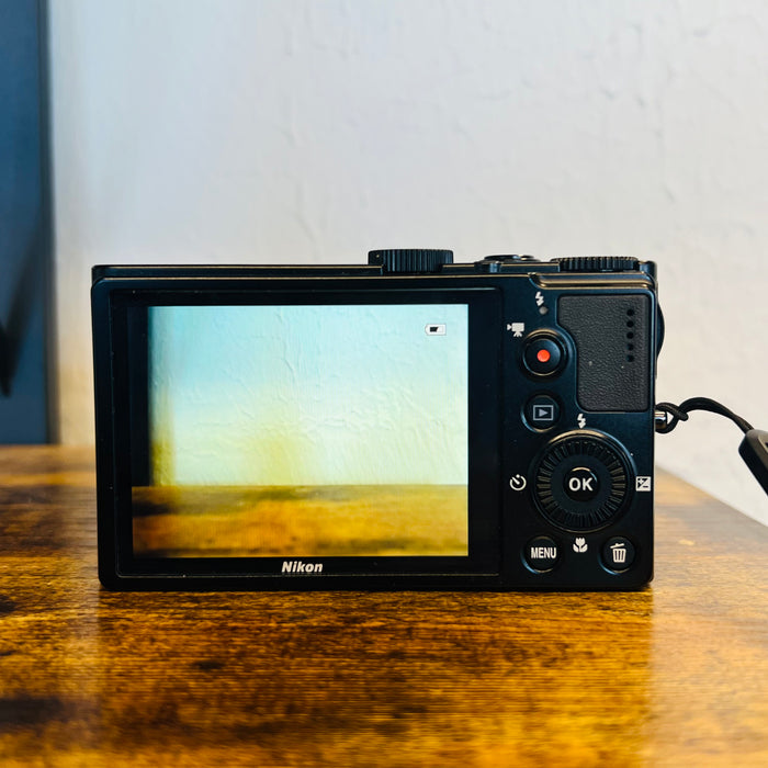 Nikon Coolpix P300
