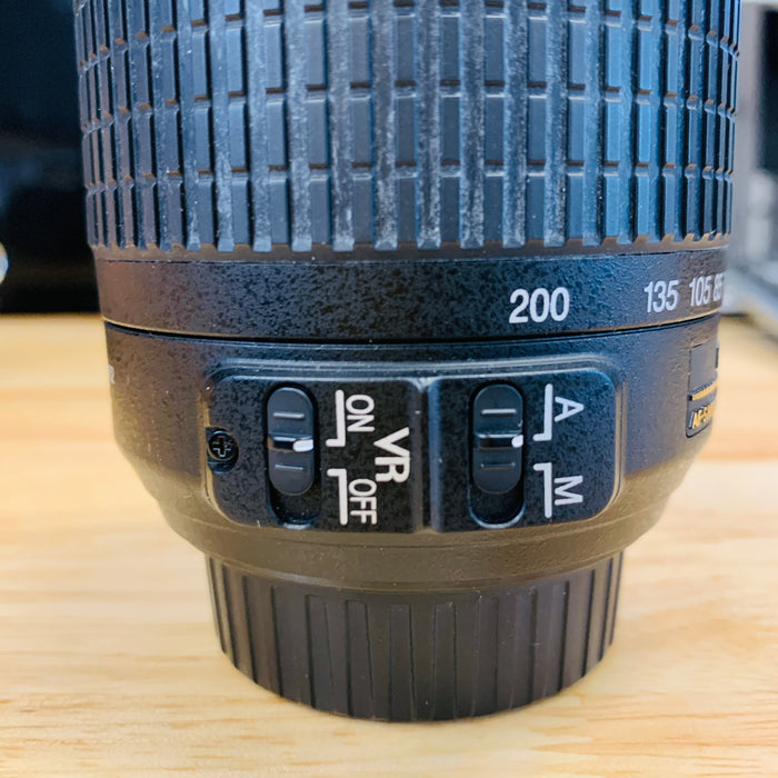 Nikon AF-S DX Nikkor Telephoto Zoom 55-200mm f/4.0-5.6G VR Lens