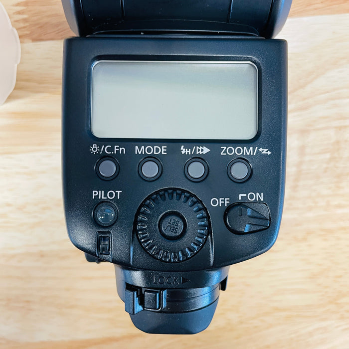 Canon Speedlite 580EX II Flash {Bounce, Swivel, Zoom}