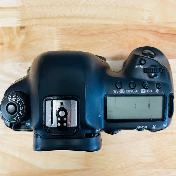 USED Canon EOS 5D Mark IV DSLR Camera Body {30.4MP}