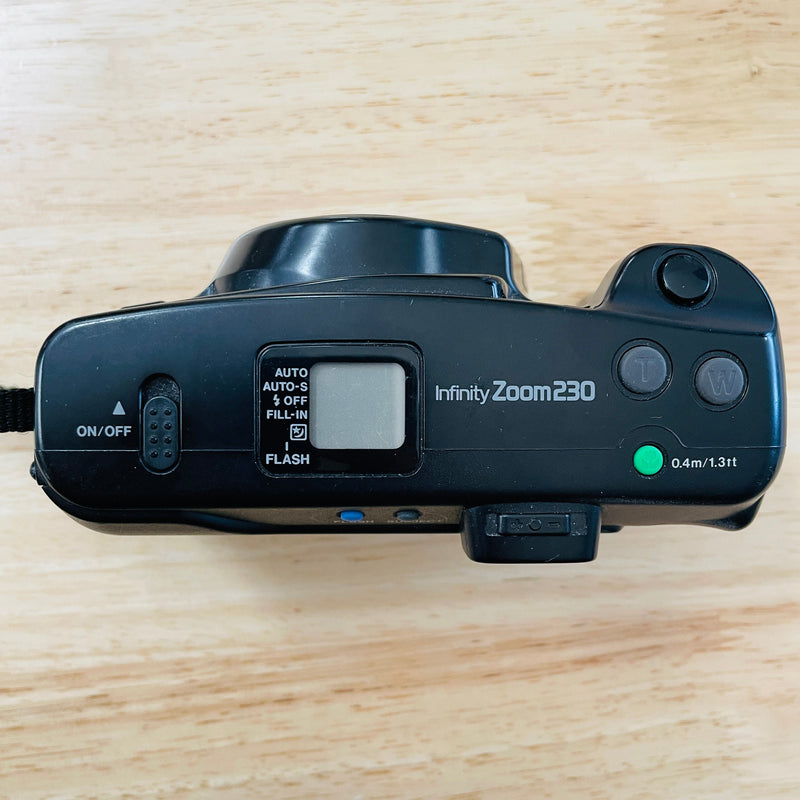 Olympus infinity zoom 230 AF Point and shoot camera