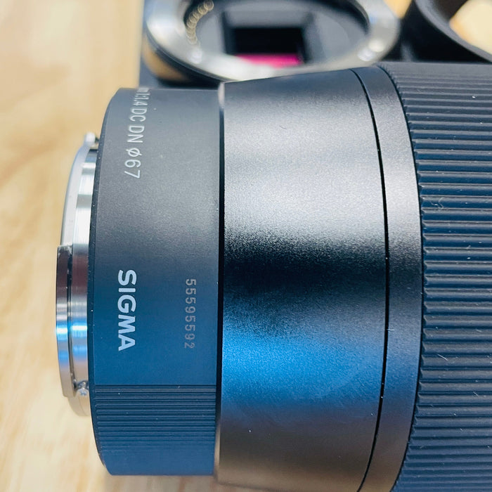 USED Sony a6400 Mirrorless Digital Camera Body, & 16mm Sigma Lens Black {24.2MP} 250 Shutter count!
