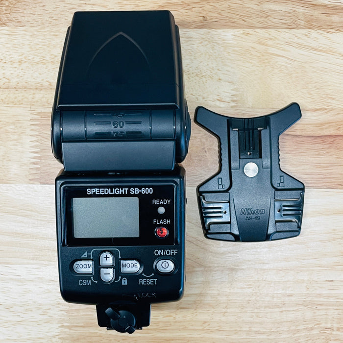USED Nikon SB-600 Speedlight Flash {Bounce, Zoom}