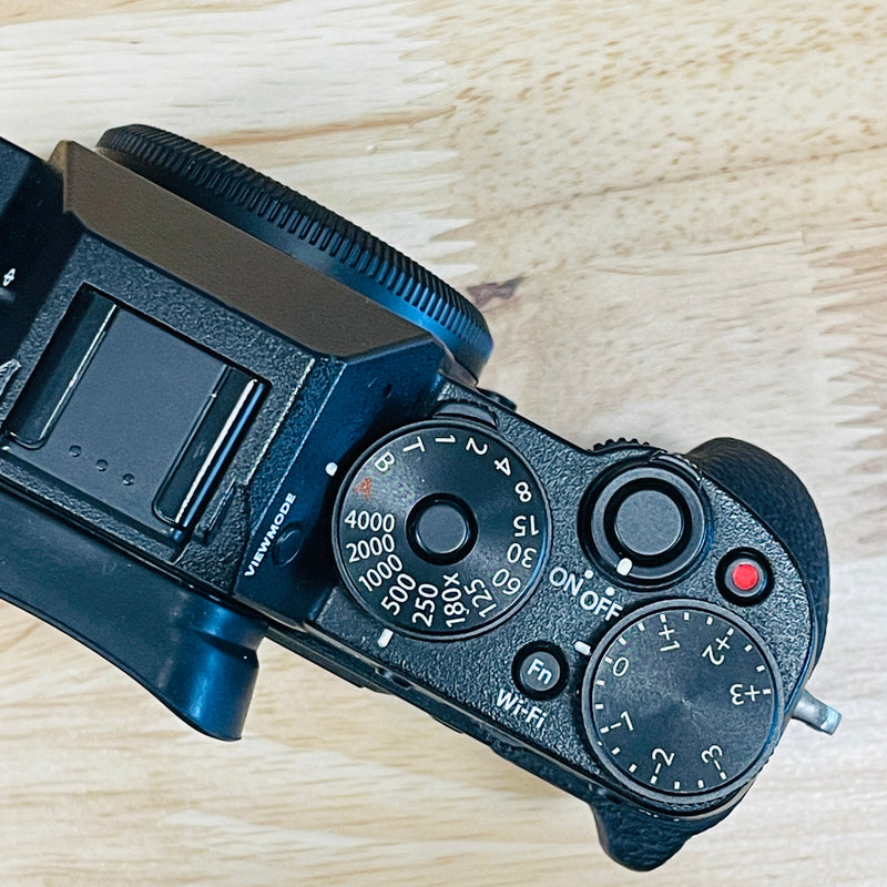 USED Fuji X-T1 under Shutter Count under 100 !!!
