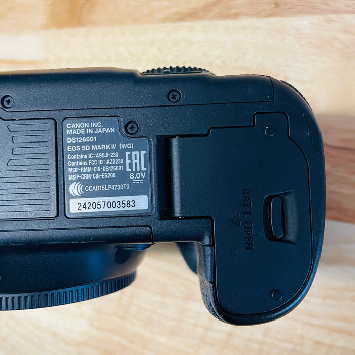 USED Canon EOS 5D Mark IV DSLR Camera Body {30.4MP}